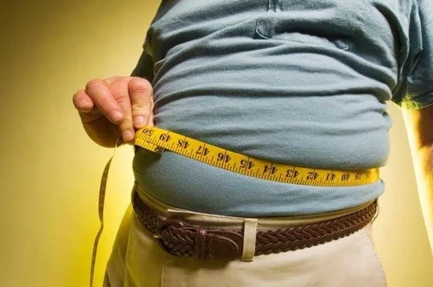 Kalitesiz beslenme göbeği büyütür! Obezite neden olur, tedavi yöntemleri nelerdir?