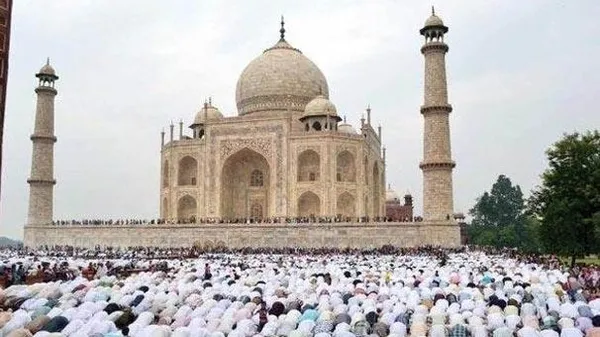 Tac Mahal'de cuma namazına yasak-1