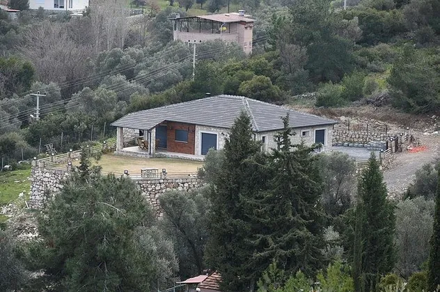 CHP Karaburun’u kaçak villa cennetine dönüştürdü! Engin Altay'dan sonra CHP’li Meclis üyesi Murat Gül’ün skandalı patlak verdi