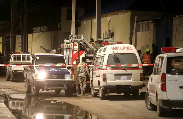 turkiye-dostu-somaliye-bomba-yuklu-aracla-saldirdilar-17-olu-30-yarali-1597611397379.jpg Türkiye dostu Somali'ye bomba yüklü araçla saldırdılar: 17 ölü, 30 yaralı-3