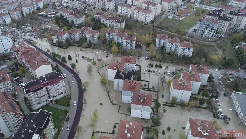 Edirne’de sel felaketi! Hastaneyi su bastı, caddeler kapandı