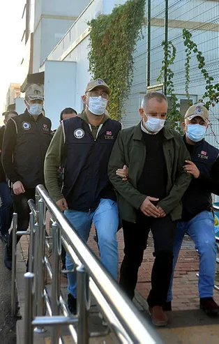 Adana merkezli iki ilde FETÖ operasyonu: 10 gözaltı