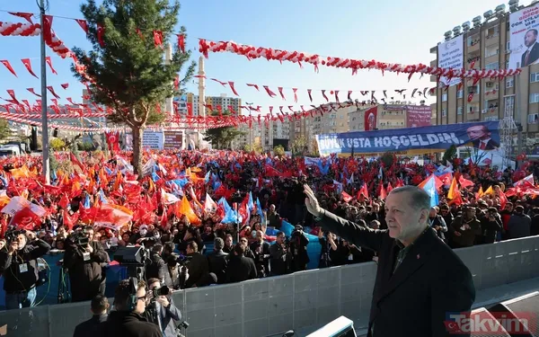 Vatandaşlardan Mardin'de 6'lı masaya pankartlı gönderme: Üzümümüz şiredir 6’lı masa fitnedir! Reis sen dik dur Mardin halkı seninledir - 7