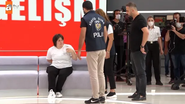 Müge Anlı SON BÖLÜM TEKRAR 12 Şubat 2021 Cuma| ATV linki YOUTUBE Sevgi Kıranlı ve sevgilisi Muammer Cambaz canlı yayında...-9