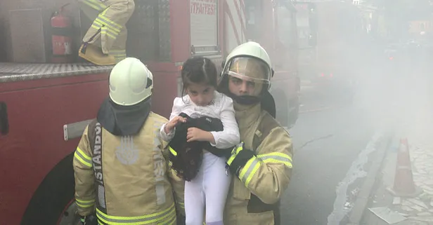 İstanbul'da can pazarı! 20 kişi yangında mahsur kaldı