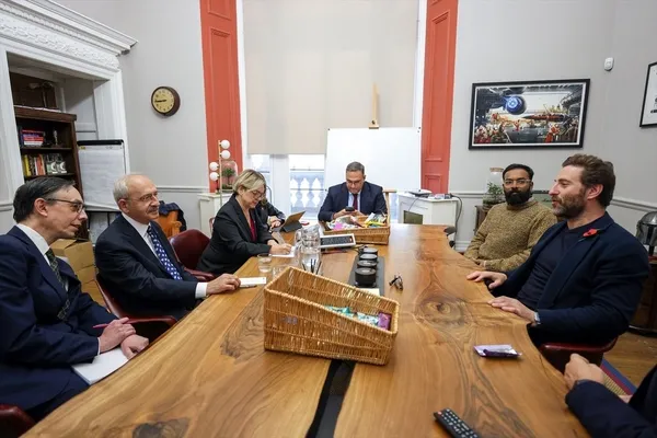 matematik-de-bilmiyor-chp-lideri-kilicdaroglu-tefeci-dediklerinden-para-dilendi-buldum-dedigi-miktar-yalan-cik-1667636703744.jpg Kılıçdaroğlu "tefeci" dediklerinden para dilendi, akbabalara hangi sözleri verdi? "Para buldum" oyununu CHP ve altılı masa kalemleri bozdu!-2