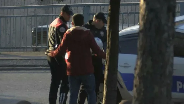 istanbul-buyuksehir-belediyesinin-catisinda-intihar-girisimi-1576598079953.jpeg İstanbul Büyükşehir Belediyesi'nin çatısında intihar girişimi!-2