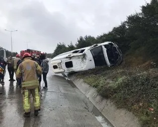 Eyüpsultan’da minibüs devrildi: 2’si ağır 10 yaralı!