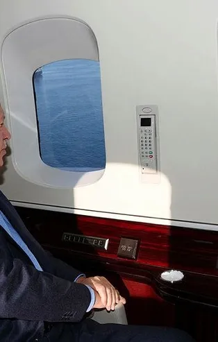 Başkan Erdoğan Türkiye'nin en büyük savaş gemisi TCG Anadolu'yu havadan inceledi!