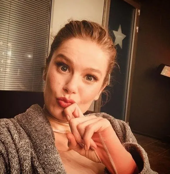 Camdaki Kız'ın Nalan'ı Burcu Biricik 'normalde istemem ama bu sene istiyorum' dedi paylaştı! Instagram'da cümle aleme duyurdu-5