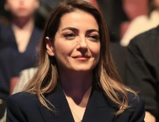 gokcen-ogan-kimdir-kac-yasinda-nereli-sinan-oganin-esi-gokcen-ogan-kimin-kizi-ne-is-yapiyor-iste-biyografisi-1685279365798.jpg GÖKÇEN OĞAN KİMDİR, KAÇ YAŞINDA, NERELİ? Sinan Oğan'ın eşi Gökçen Oğan kimin kızı, ne iş yapıyor? İşte biyografisi...-4