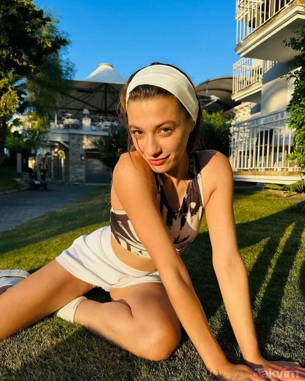 Sümeyye Aydoğan’ın babası ağızları açık bıraktı! “Film yıldızı gibi” dedirtti! Çağatay Ulusoy’un partneri... - 6