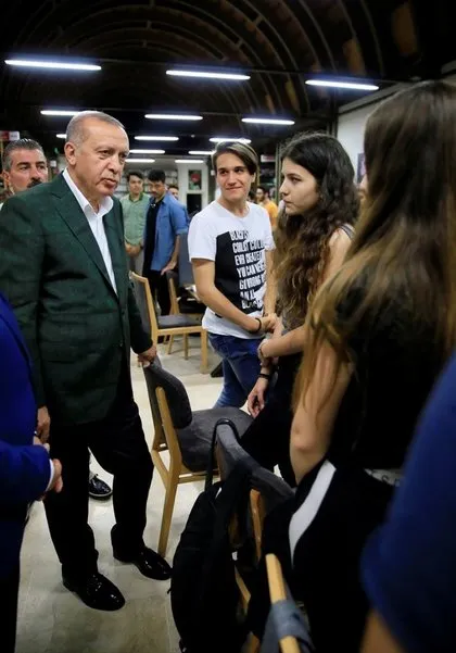 Cumhurbaşkanı Erdoğan Zeytinburnu Şehir Kütüphanesini ziyaret etti