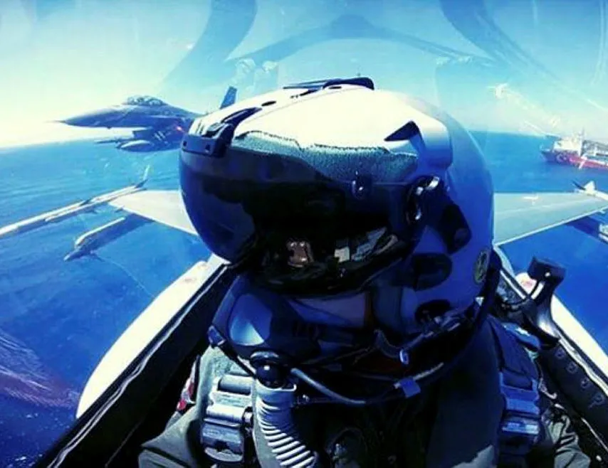 Türk F-16’ları ’Yavuz’u selamladı