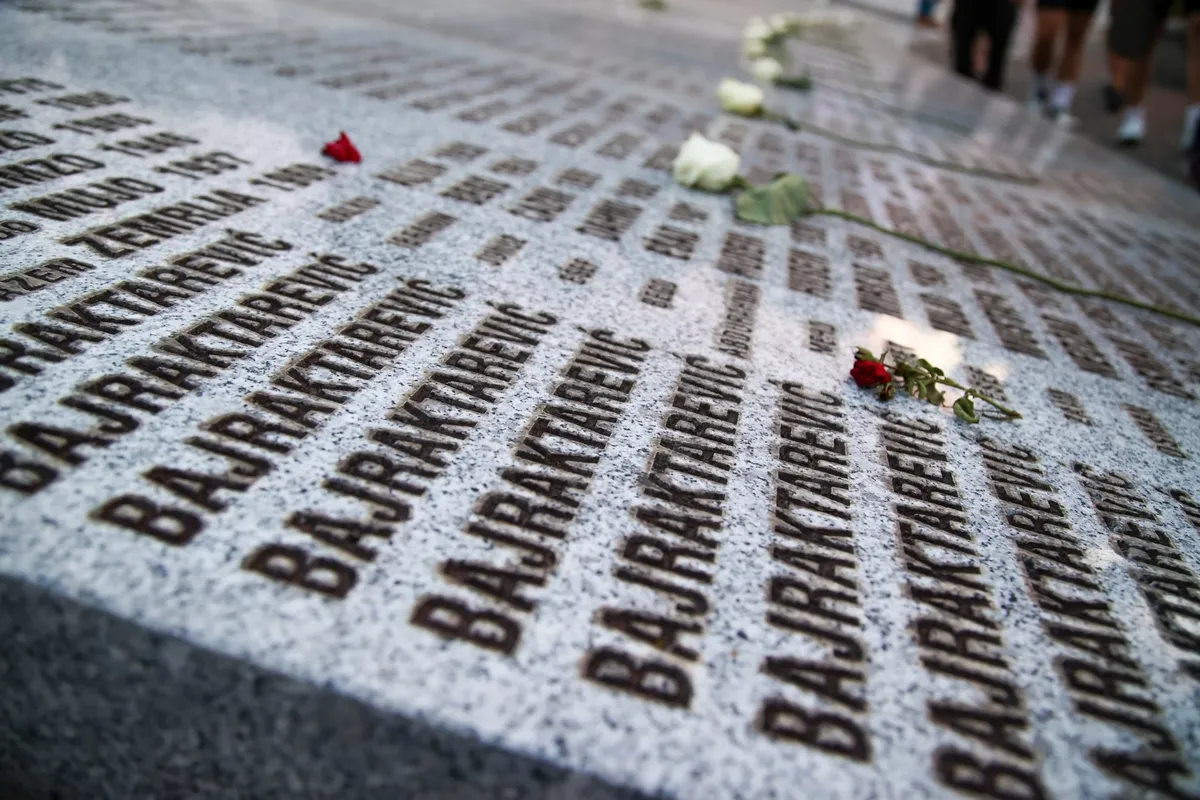 srebrenitsada-dinmeyen-aci-turkiyeden-unutturmayacagiz-mesaji-1783765607607.jpeg Srebrenitsa’da dinmeyen acı: Başkan Erdoğan’dan “Srebrenitsa’yı asla unutmayacağız” mesajı-4