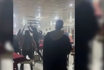 Çay ocağı karıştı! Masa ve ıstakalar havada uçuştu