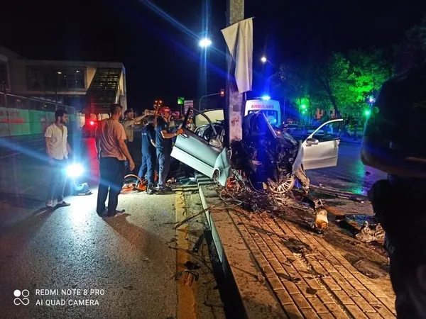 ankarada-direge-carpan-arac-hurdaya-dondu-1-olu-1690773646553.jpeg Ankara'da direğe çarpan araç hurdaya döndü: 1 ölü-3