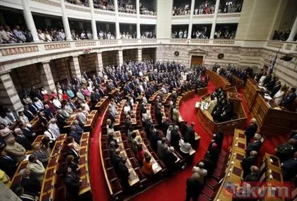 Yunan Parlamentosunda Türkiye hazımsızlığı: Made in Turkey maskeleri ortalığı karıştırdı