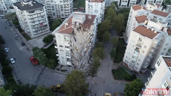 İzmir Seferihisar'da meydana gelen depremin yarattığı yıkım sabah havadan görüntülendi - 9