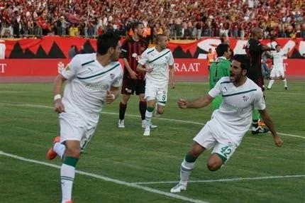 Pinto Timsah’ı finale taşıdı!