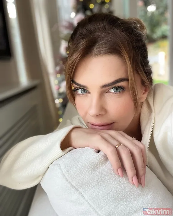 Resmen kendisini doğurmuş! Neslihan Atagül Rus güzeli annesini paylaştı: İkiz gibiler! - 29