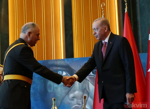 Külliye'de '30 Ağustos' kabulleri! Başkan Erdoğan'dan Türkiye'nin ilk kadın amirali Gökçen Fırat'a: Sen benim hemşehrimdin he? - 21