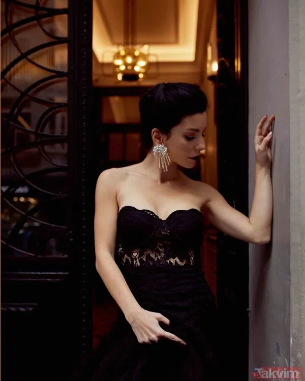 Merve Boluğur önce derin dekoltesiyle poz verdi sonra bikinili paylaşım yaptı! Göğüs ucuna uyguladığı sansür çok konuşuldu - 25