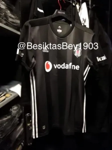 Beşiktaş'ın yeni sezon formaları basına sızdı! İşte Beşiktaş'ın 2018-2019 sezonu formaları-2