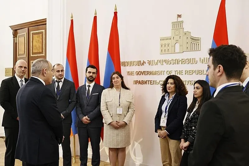 Paşinyan, Türk basın mensuplarının sorularını yanıtladı. (İHA)