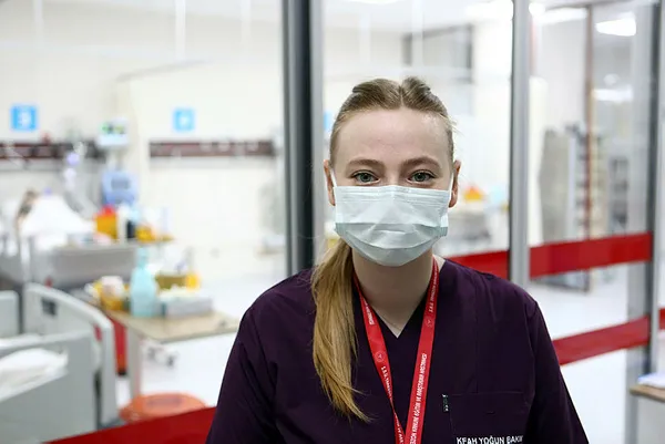 Sağlıkçıların simgesi Seher Hemşire’den mesaj var: Maske takmanın ne kadar önemli olduğunu maalesef hastaneye düştükten sonra anlıyorlar