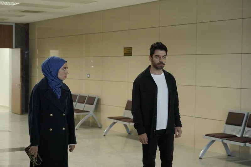 kizilcik-serbeti-aponun-yerine-gececek-2-degil-4-oyuncu-diziden-ayrildi-rolu-devralacak-kisi-1714282050862.jpg Kızılcık Şerbeti Apo'nun yerine o geçecek; 2 değil 4 oyuncu diziden ayrıldı! Rolü kapacak kişi...-5