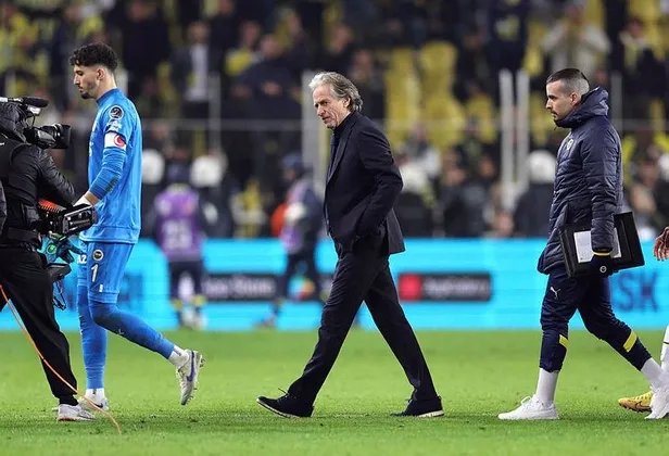 fenerbahce-teknik-direktoru-jorge-jesus-bir-suclu-varsa-o-da-benim-1673227146791.jpeg Fenerbahçe Teknik Direktörü Jorge Jesus: Bir suçlu varsa o da benim-7