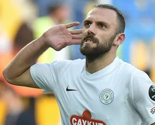 Son dakika transfer haberleri... Fenerbahçe ve Galatasaraya kötü haber! Vedat Muriçe dev talip!