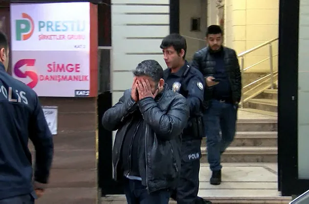 İstanbul'da korkunç olay! Karısını bıçakla öldürdü