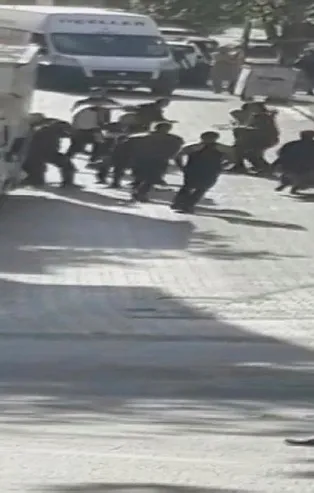 Ataşehir'de ortalık karıştı! İki aile birbirine girdi