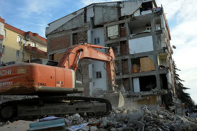 40 yıl boyunca ortak duvar kullanmışlar! Avcılar'da absürt komedi filmlerini aratmayacak olay