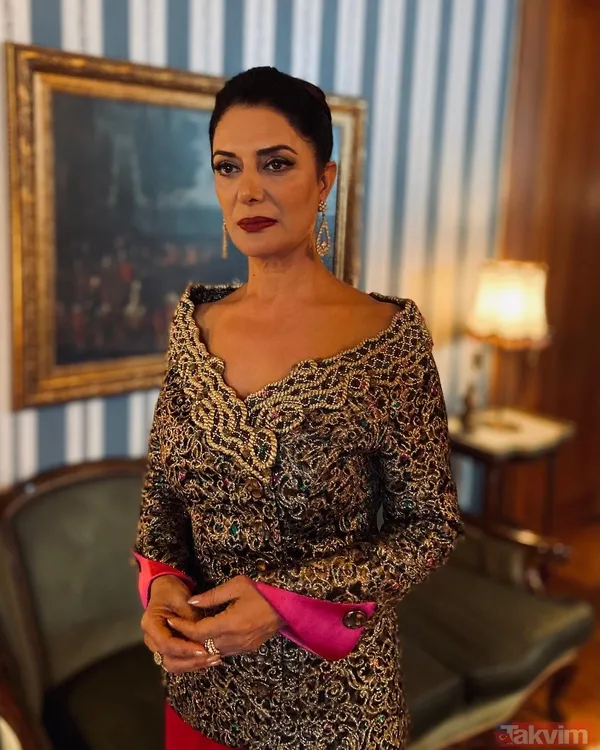 Sen Ağlama İstanbul’un Zerrin’i Veda Yurtsever’in 20 yıllık eski eşi Hayat Bilgisi'nin yıldızı çıktı! - 5