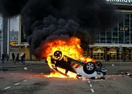 Hollanda yangın yeri! Dükkanlar yağmalandı, araçlar ateşe verildi!