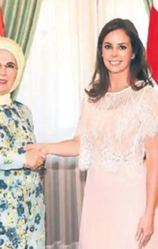 Paraguay Devlet Başkanı Mario Abdo Benitez’in eşi Silvana Abdo'dan Emine Erdoğan'a teşekkür mektubu