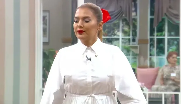 demet-akalindan-uzen-ayrilik-haberi-8-ekim-cuma-gelinim-mutfaktada-kim-elendi-kim-birinci-oldu-puan-durumu-1633683674653.jpg Demet Akalın'dan üzen ayrılık haberi! 8 Ekim Cuma Gelinim Mutfakta'da kim elendi, kim birinci oldu? Puan durumu...-6