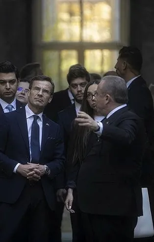 İsveç Başbakanı Kristersson Stockholm'de sakladığı FETÖ'cülerin bombaladığı Gazi Meclis'i ziyaret etti