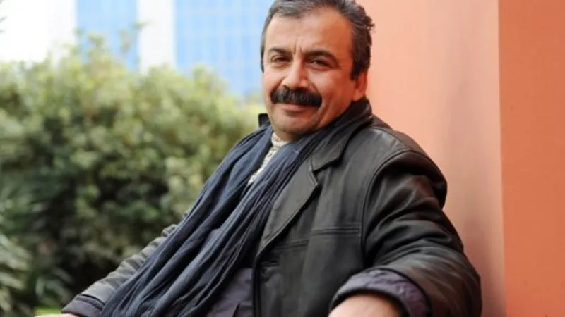 sirri-sureyya-onderin-cenaze-toreni-ne-zaman-ve-nerede-yapilacak-cenazesi-nereye-defnedilecek-1746285569201.jpg (Kaynak: Sosyal Medya)