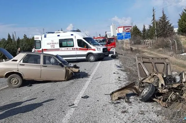 Son dakika: Denizli'de korkunç kaza! İkiye bölündü