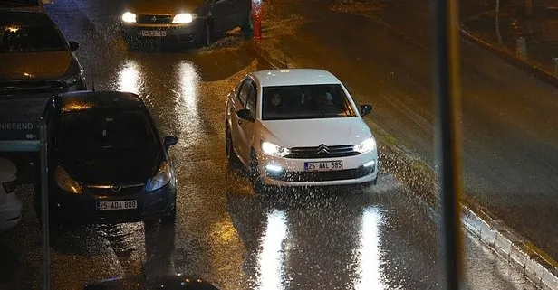 Erzurum’da sağanak yağış hayatı olumsuz etkiledi: Cadde ve sokaklar su doldu