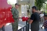 Türk bayrağını orduya iade etti