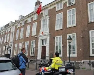 Hollanda’da Türkiye Büyükelçiliği’ne saldırı