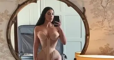 Kim Kardashian Instagramdan video paylaşarak adeta sırrını ifşa etti! O görünüme kavuşmak için meğer...