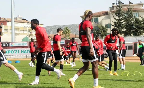 hatayspor-teknik-direktoru-omer-erdogan-boupendza-bu-duruma-hatayspor-sayesinde-geldi-1614263677762.jpg Hatayspor Teknik Direktörü Ömer Erdoğan: Boupendza bu duruma Hatayspor sayesinde geldi-4