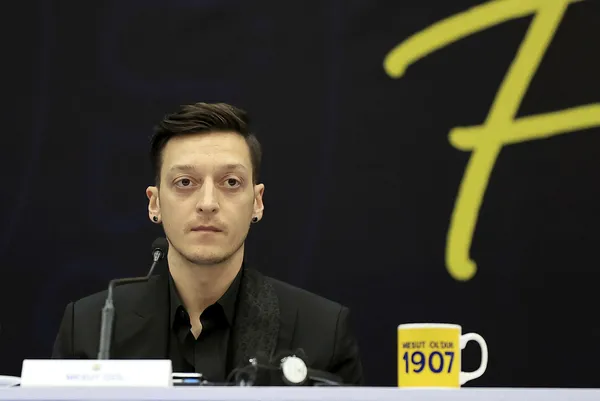 mesut-ozil-imza-toreni-canli-izle-mesut-ozil-imza-toreni-hangi-kanalda-1611752128586.jpg