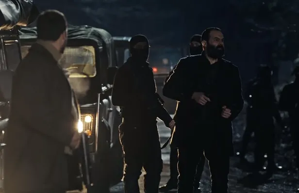 cendereye-alip-demiri-tavinda-dovdu-edho-189-bolum-fragmani-yargi-dagitiyor-bos-gurultuye-pabuc-birakmayacak-1617431420943.jpg Ketenpereye getirecek cendere! EDHO 189. bölüm fragmanı: Köşeye sıkıştırdı demiri tavında dövüyor!-6